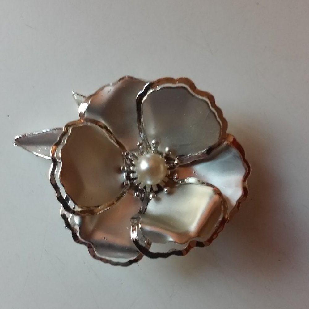 Brooch Silver Flower Layer Leaves Large White Pearl Center Never Worn